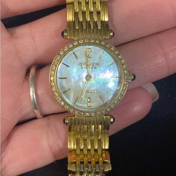 Women’s Swiss watch - Picture 1 of 2